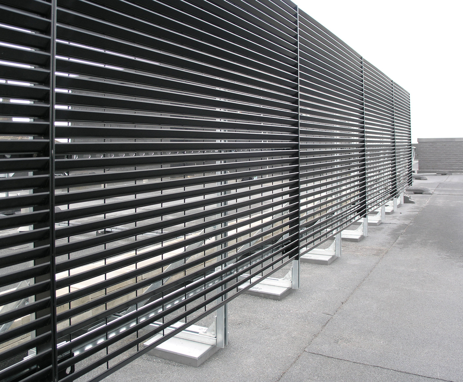 Louvred screening of roof-top plant at Glasgow hotel