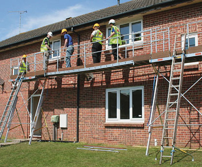 Platform used instead of scaffolding by window company