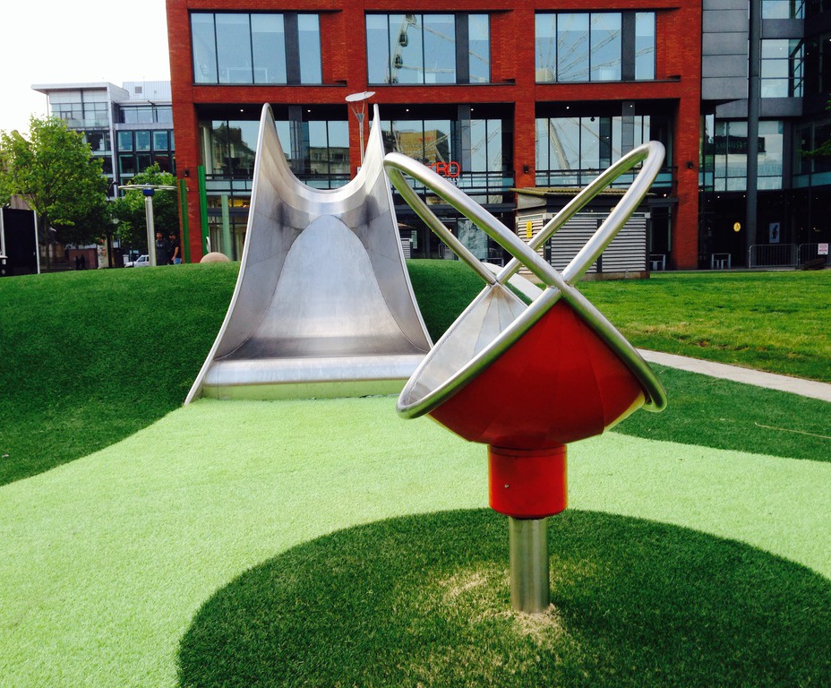 Tulip Spinning Disc spinner for outdoor play, ages 3+ Massey