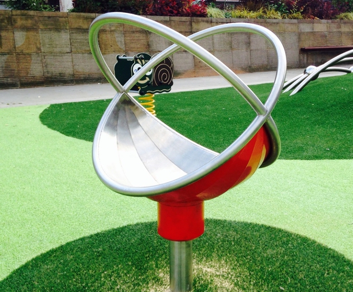 Tulip Spinning Disc spinner for outdoor play, ages 3+ Massey