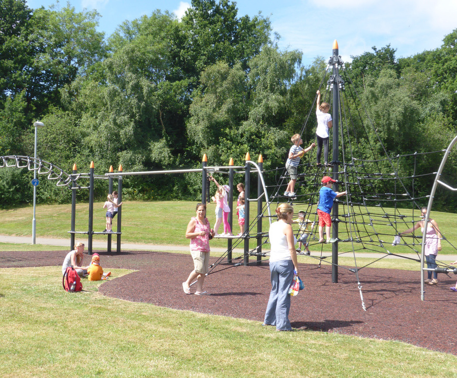 Play equipment for all ages at Mill Park, Bracknell | Proludic Play ...