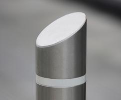 s23ss sloped top bollard with reflective band