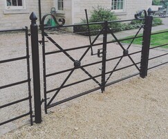 Puppy-proof gate with 8 straining wires