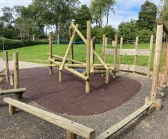 Two new play areas for Oaklands Primary