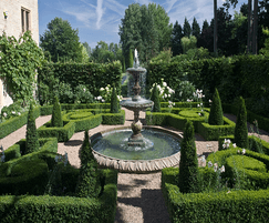Fountain and parterre