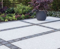 Frosted Grey Granito paving with Storm granite setts