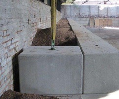 Installing Legato™ interlocking concrete blocks
