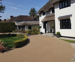 Resin bound driveway for thatched cottage, Kent