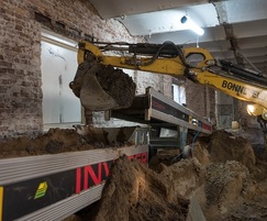 Conveyor for aggregate, small rubble, soil