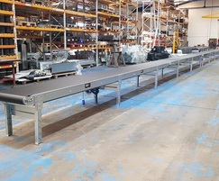 Easibelt conveyor for distribution centres