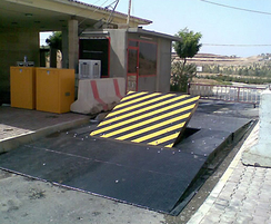 High-security surface road blocker