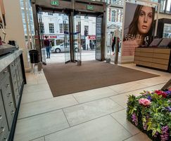 Fenwick百货公司的Pediluxe入口垫