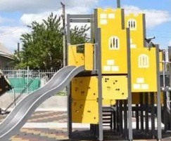 Finno Castle - play tower with slide, 25 users