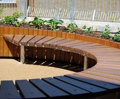 Swithland curved planter with shaped Spalding bench