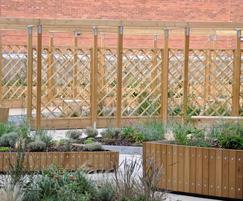 Swithland planters with detached trellis screens