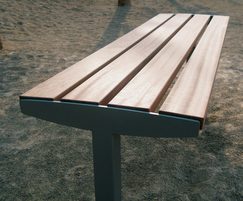 Vera solo park bench with wooden slats