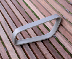 Portiqoa park bench optional armrest detail