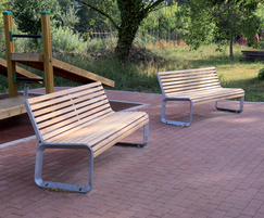Portiqoa park benches without armrests