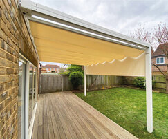 Onda 120 wall mounted pergola with retractable roof