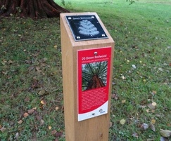 Waymarking post with plaques - Tilgate Park