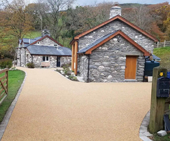 Decra®Stone resin bonded driveway - Welsh cottage